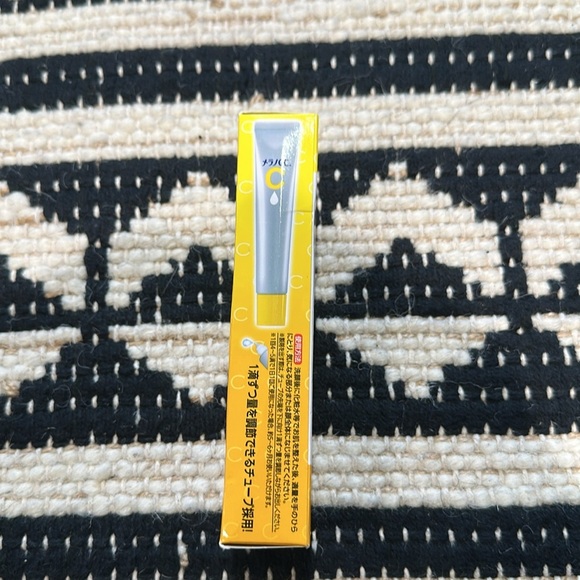 Nib Melano CC Vitamin C Serum - Picture 5 of 5